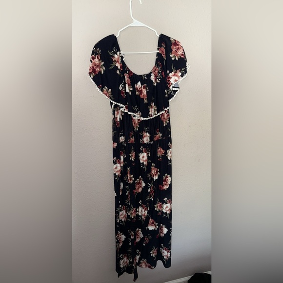 Dresses & Skirts - Floral Ruffle Maxi Dress